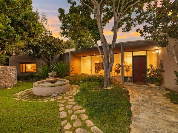 bedroom of 3 bed single family in Santa Barbara, CA