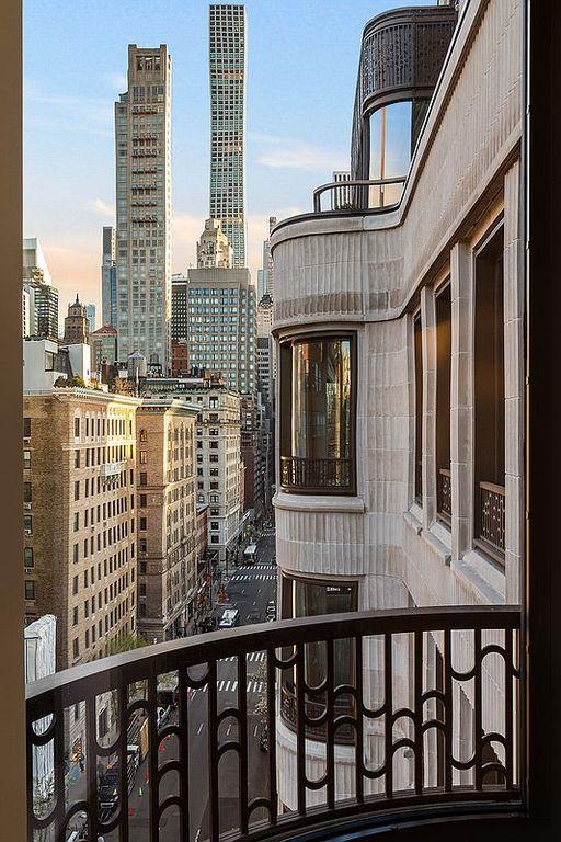 bathroom of 4 bed condo in New York, NY