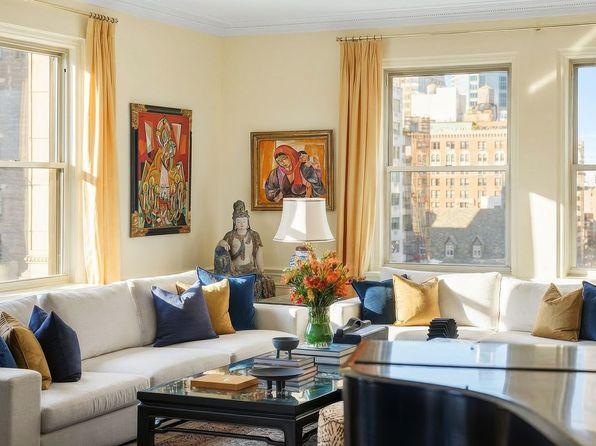 kitchen of 5 bed condo in New York, NY