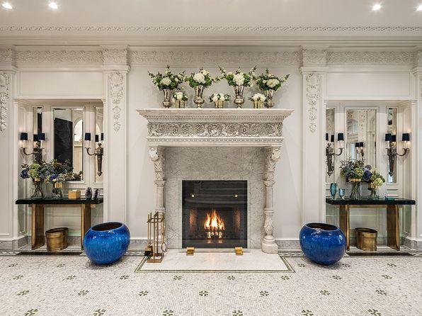 bedroom of 6 bed single family in New York, NY