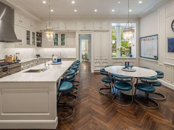 bathroom of 6 bed single family in New York, NY