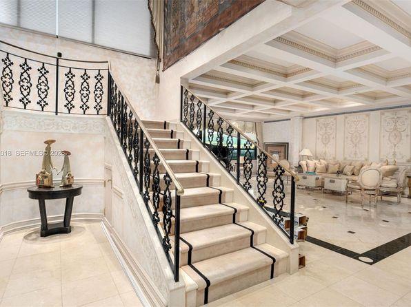 bedroom of 5 bed condo in Miami Beach, FL