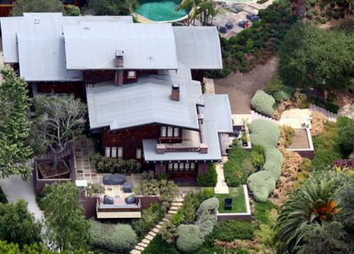 exterior of 6 bed single family in Los Angeles, CA