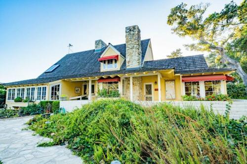 exterior of 6 bed single family in Carmel, CA