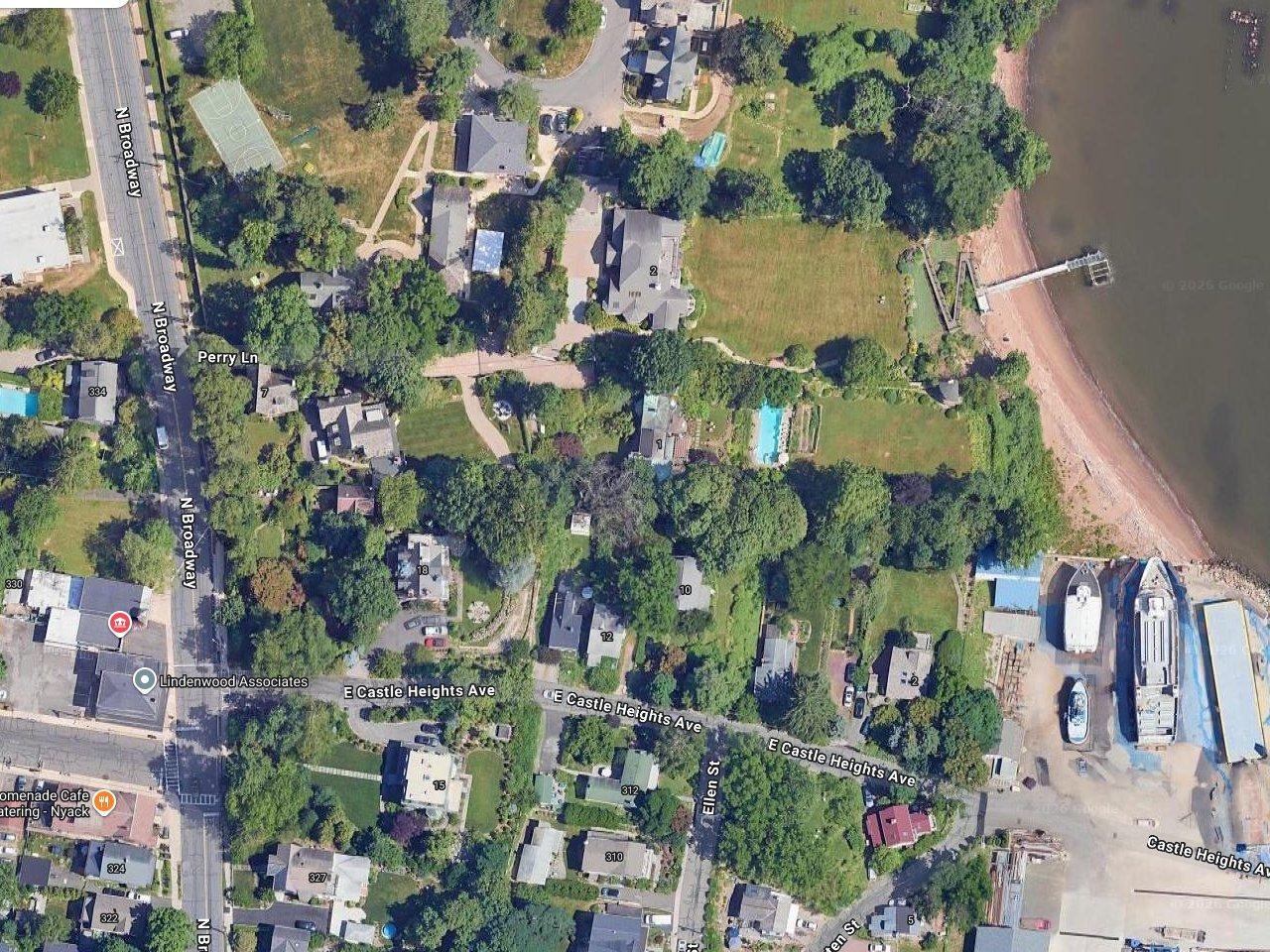 Ellen Burstyn's House