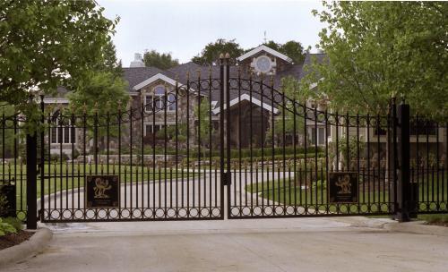 exterior of 6 bed single family in Rochester Hills, MI