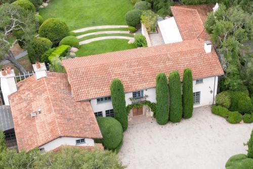 exterior of 4 bed single family in Montecito, CA