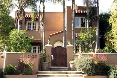 exterior of 4 bed single family in Los Angeles, CA