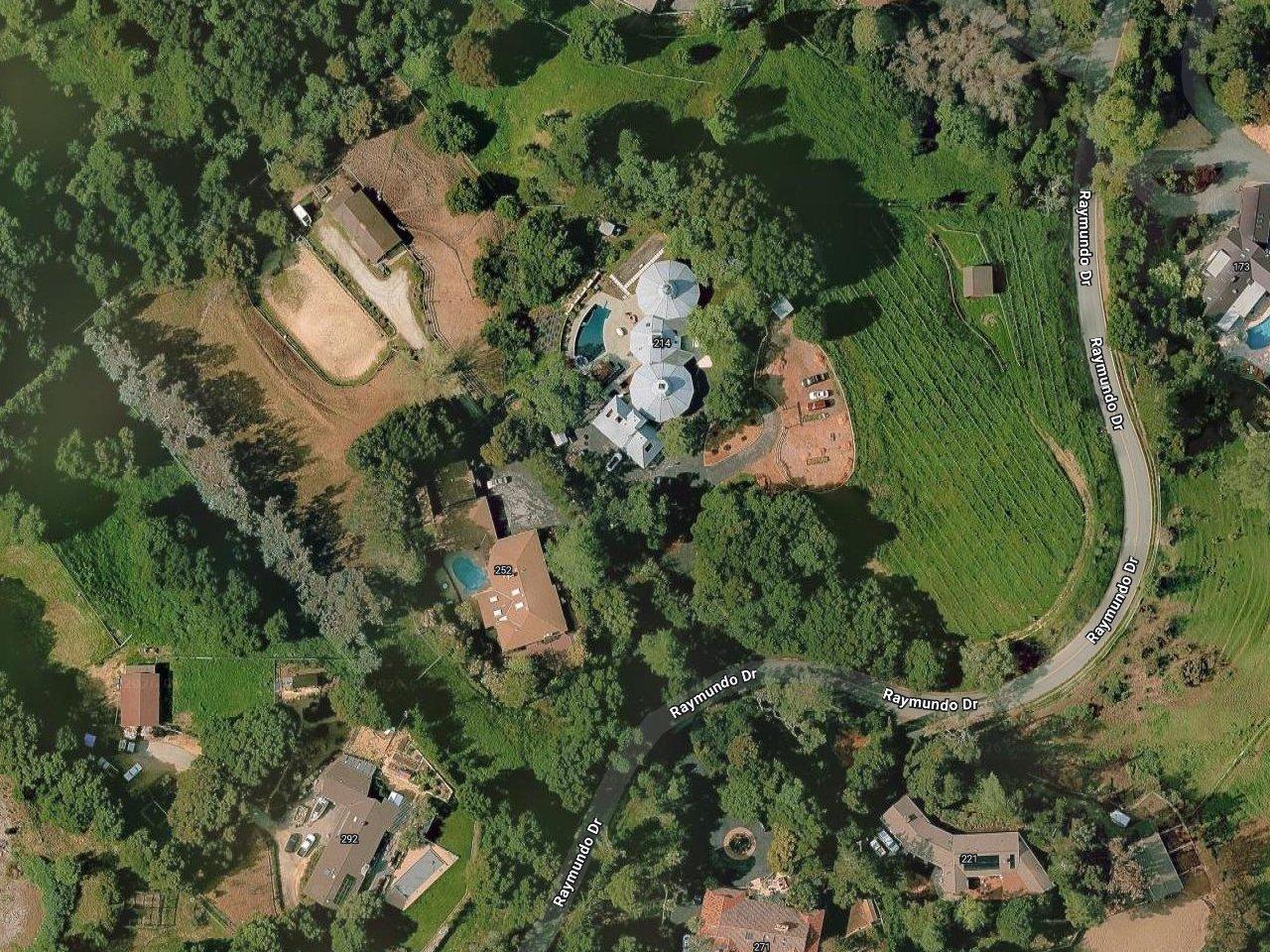 Linda Cardellini's House