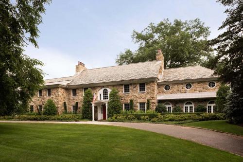 exterior of 7 bed single family in Greenwich, CT