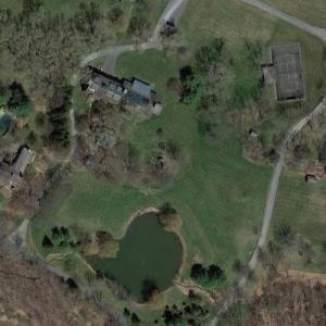 bathroom of 6 bed single family in Gardiner, NY