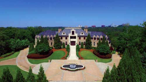 exterior of 7 bed single family in Atlanta, GA