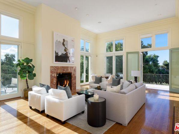 bedroom of 5 bed single family in Santa Barbara, CA