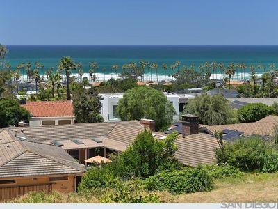 kitchen of 4 bed single family in La Jolla, CA