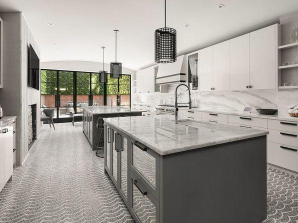 bathroom of 5 bed single family in New York, NY