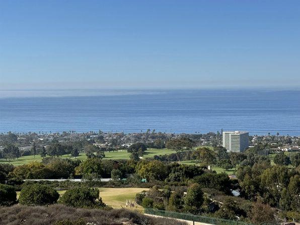 bedroom of 5 bed single family in La Jolla, CA