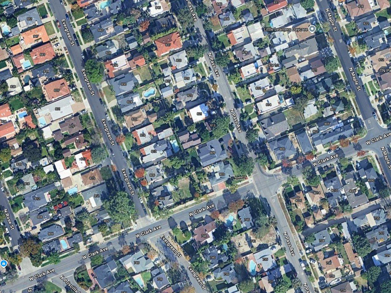 Nick Searcy's House(s)