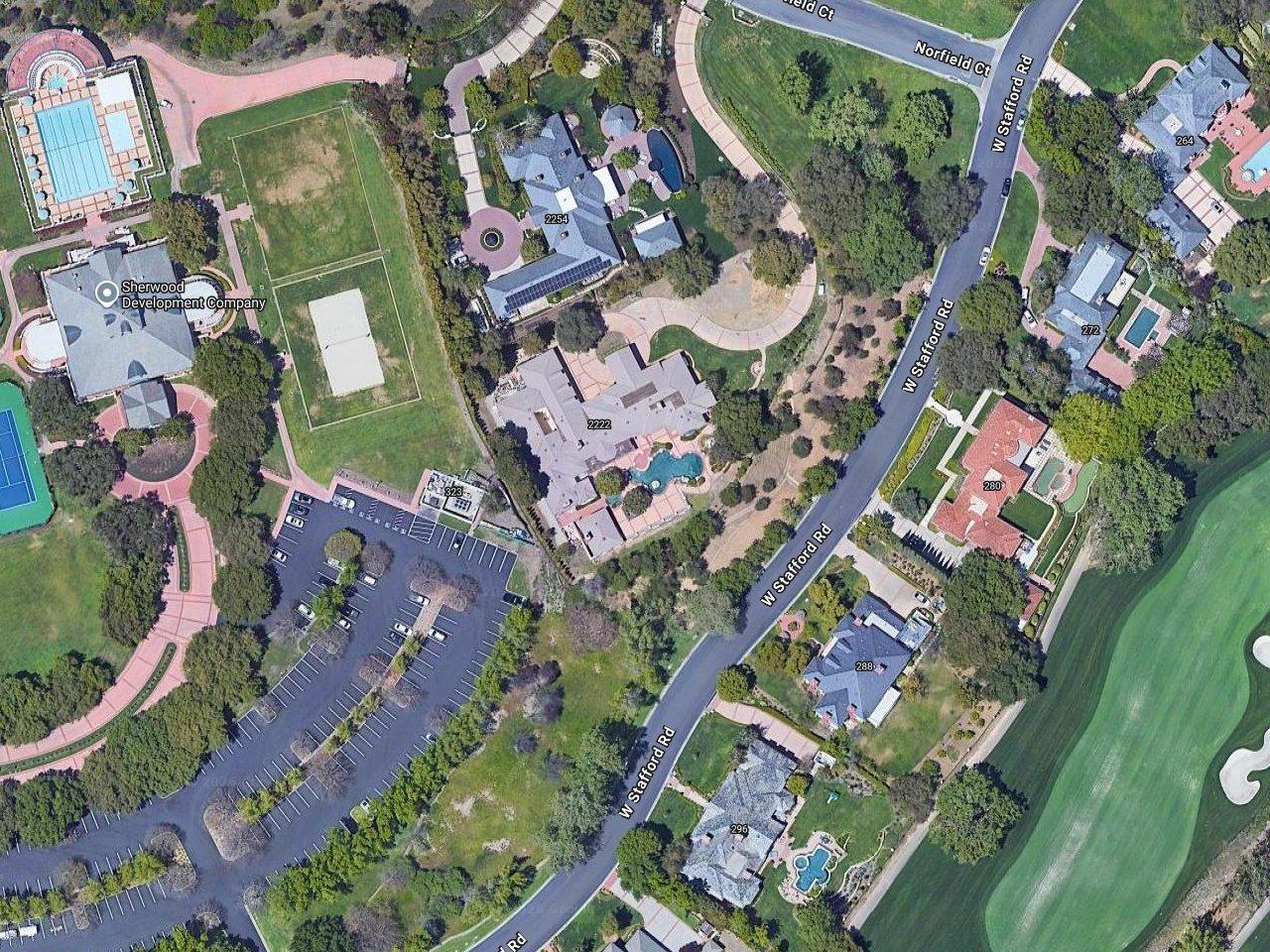 Tori Spelling & Dean McDermott's House